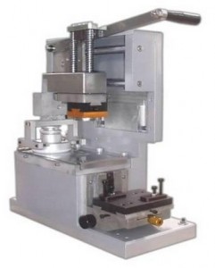 Máquina tampográfica manual Máquina tampográfica manual 241x300 Máquinas tampográficas manuales y de tintero abierto